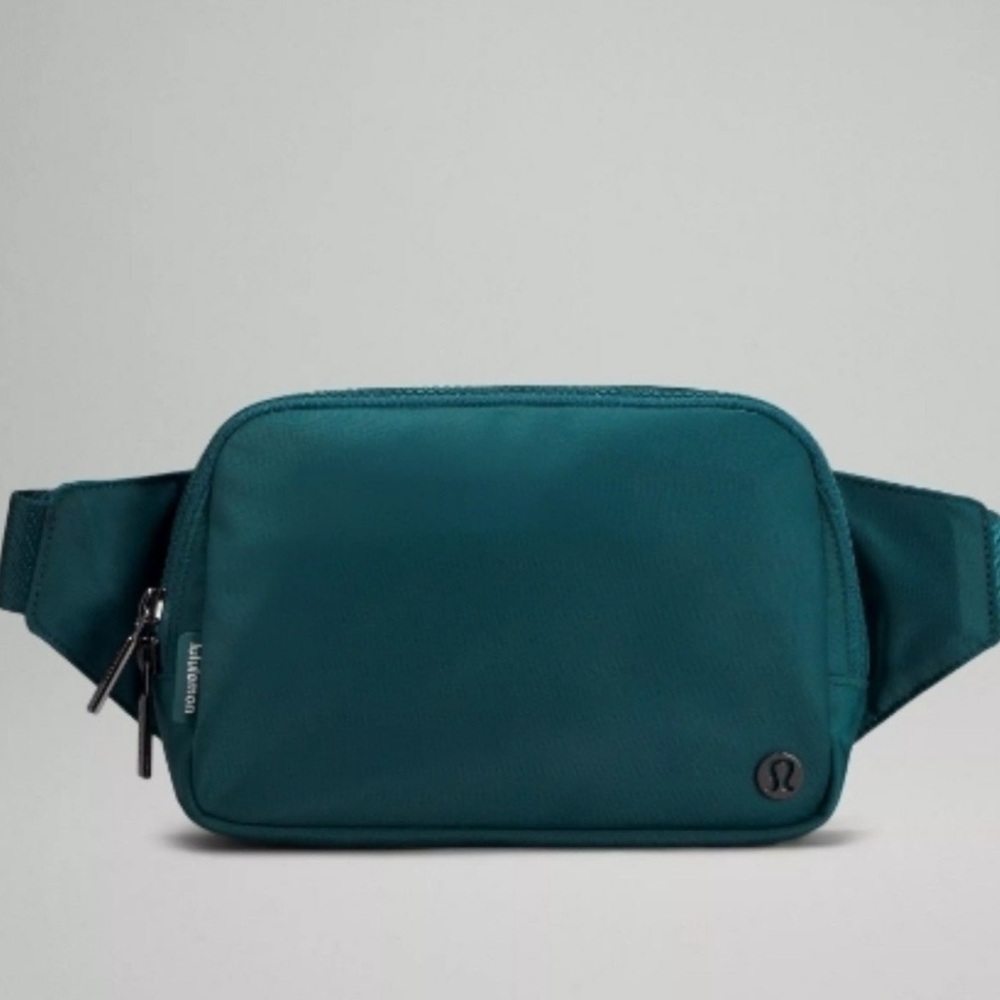 lululemon athletica Belt Bag Adjustable Strap GREEN JASPER 2L